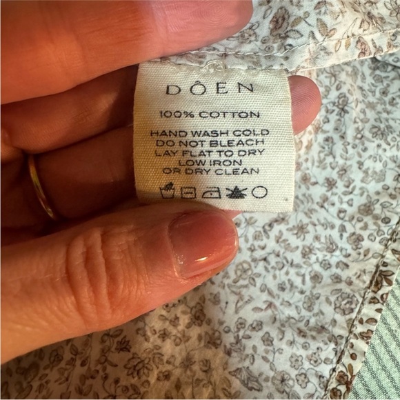 Doen Floral Blouse in Warm Beige - Picture 8 of 10